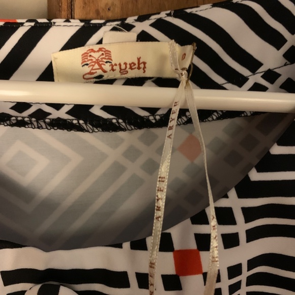 Aryeh bell sleeves dress . NWOT. - Picture 5 of 7